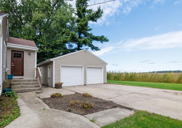 Photo 4 of Single family home for sale at 1076 S 500 East, Kouts, IN 46347 | MLS# 846312 | Listing updated on 2026-10-04