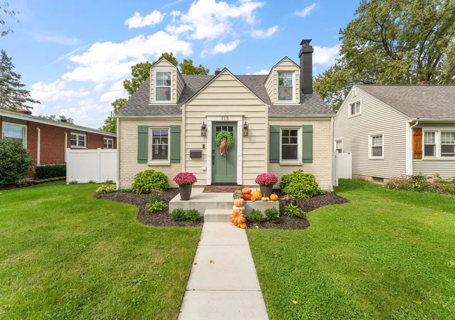 Photo 1 of Single family home for sale at 315 Holton Ridge, Crown Point, IN 46307 | MLS# 846559 | Listing updated on 2026-10-08