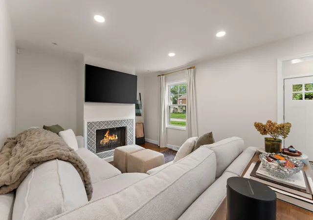 Photo 3 of Single family home for sale at 315 Holton Ridge, Crown Point, IN 46307 | MLS# 846559 | Listing updated on 2026-10-08