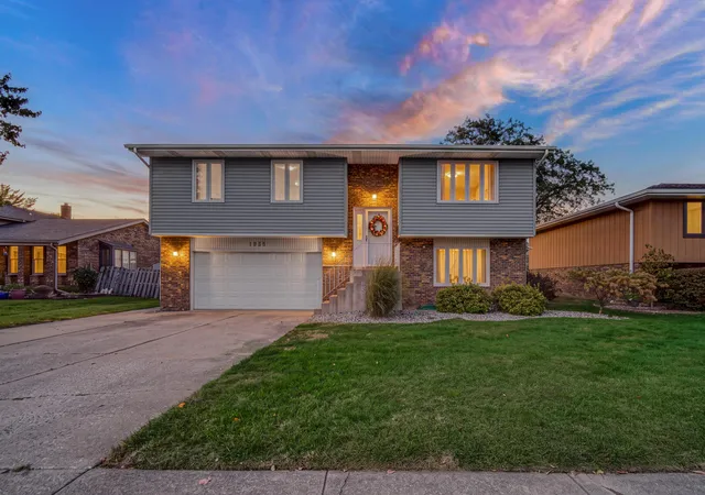 Photo 1 of Single family home for sale at 1935 Martha St, Munster, IN 46321 | MLS# 846455 | Listing updated on 2026-10-07