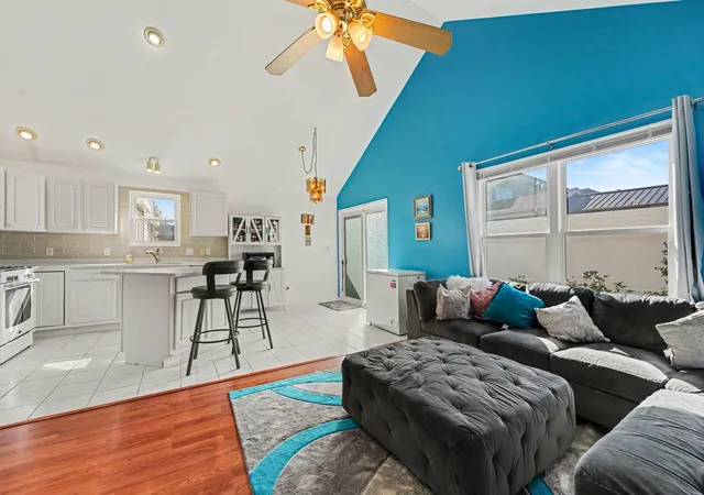 Photo 4 of Townhouse for sale at 452 Edgewater Dr, Hobart, IN 46342 | MLS# 846524 | Listing updated on 2026-10-08