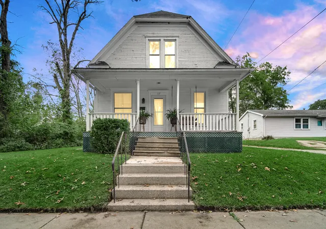 Photo 1 of Single family home for sale at 117 Burnham St, Lowell, IN 46356 | MLS# 846320 | Listing updated on 2026-10-05