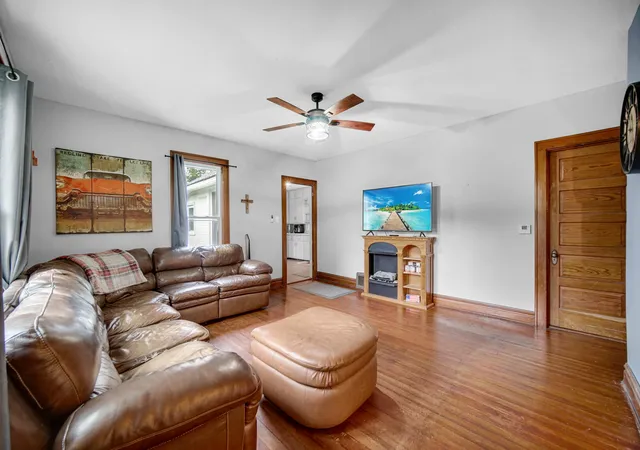 Photo 2 of Single family home for sale at 117 Burnham St, Lowell, IN 46356 | MLS# 846320 | Listing updated on 2026-10-05