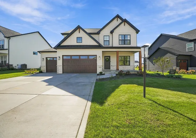 Photo 1 of Single family home for sale at 2221 Easton Park Dr, Chesterton, IN 46304 | MLS# 846593 | Listing updated on 2026-10-09
