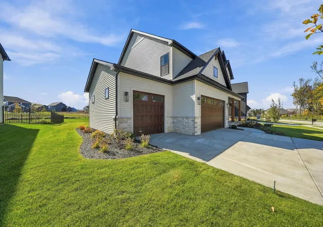 Photo 2 of Single family home for sale at 2221 Easton Park Dr, Chesterton, IN 46304 | MLS# 846593 | Listing updated on 2026-10-09