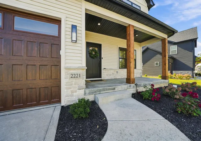 Photo 3 of Single family home for sale at 2221 Easton Park Dr, Chesterton, IN 46304 | MLS# 846593 | Listing updated on 2026-10-09