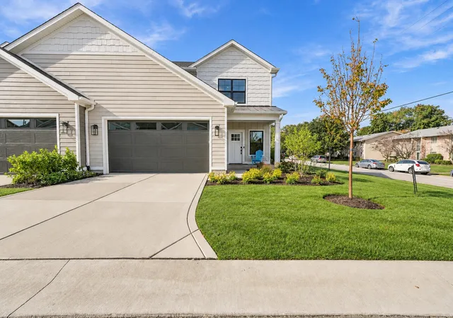 Photo 2 of Townhouse for sale at 11 Moorebrooke Rd, Michigan City, IN 46360 | MLS# 846595 | Listing updated on 2026-10-13