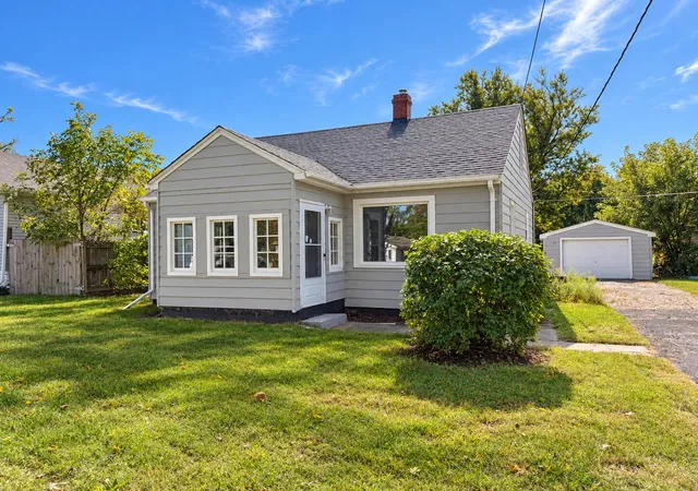 Photo 1 of Single family home for sale at 1407 E Elm St, Griffith, IN 46319 | MLS# 846610 | Listing updated on 2026-10-09