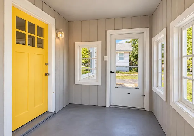 Photo 3 of Single family home for sale at 1407 E Elm St, Griffith, IN 46319 | MLS# 846610 | Listing updated on 2026-10-09