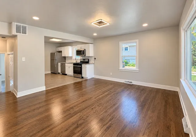Photo 4 of Single family home for sale at 1407 E Elm St, Griffith, IN 46319 | MLS# 846610 | Listing updated on 2026-10-09