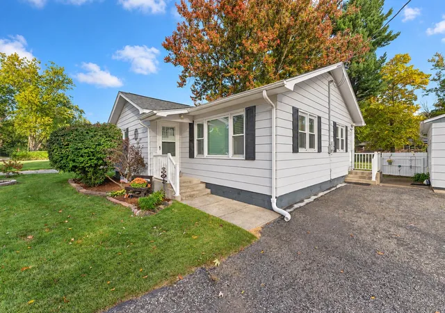 Photo 3 of Single family home for sale at 402 W Daumer Rd, Kouts, IN 46347 | MLS# 846530 | Listing updated on 2026-10-08