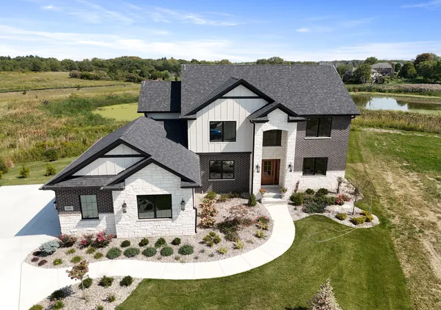 Photo 1 of Single family home for sale at 515 Meadow Brooke Ln, Dyer, IN 46311 | MLS# 846337 | Listing updated on 2026-10-05