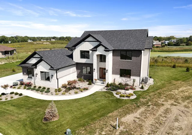 Photo 2 of Single family home for sale at 515 Meadow Brooke Ln, Dyer, IN 46311 | MLS# 846337 | Listing updated on 2026-10-05