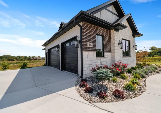 Photo 3 of Single family home for sale at 515 Meadow Brooke Ln, Dyer, IN 46311 | MLS# 846337 | Listing updated on 2026-10-05