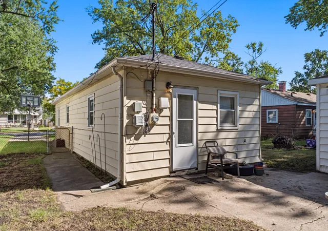 Photo 3 of Single family home for sale at 7530 White Oak Ave, Hammond, IN 46324 | MLS# 846401 | Listing updated on 2026-10-06