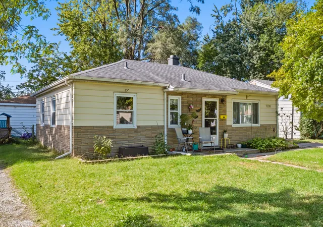 Photo 2 of Single family home for sale at 7530 White Oak Ave, Hammond, IN 46324 | MLS# 846401 | Listing updated on 2026-10-06
