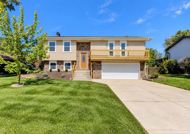 Photo 1 of Single family home for sale at 952 Hanover Ln, Dyer, IN 46311 | MLS# 846353 | Listing updated on 2026-10-05