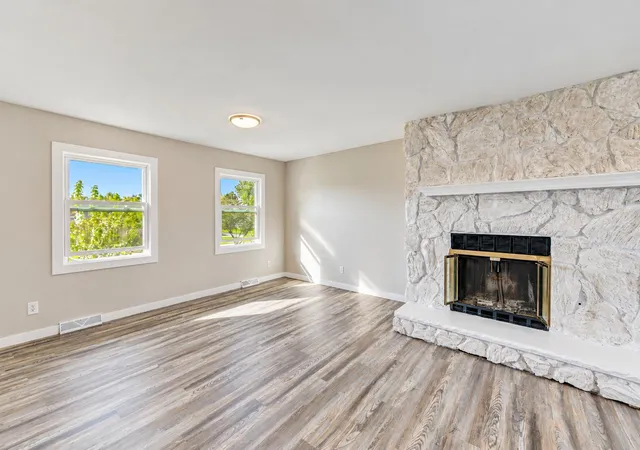 Photo 3 of Single family home for sale at 952 Hanover Ln, Dyer, IN 46311 | MLS# 846353 | Listing updated on 2026-10-05