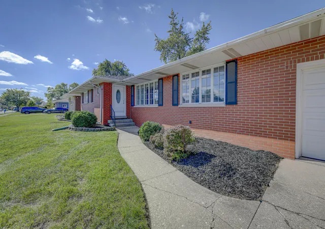 Photo 3 of Single family home for sale at 5560 Van Buren St, Merrillville, IN 46410 | MLS# 846396 | Listing updated on 2026-10-07