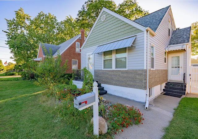 Photo 2 of Single family home for sale at 7446 Monroe Ave, Hammond, IN 46324 | MLS# 846358 | Listing updated on 2026-10-05