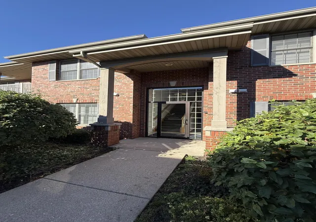 Photo 3 of Condo for sale at 545 Cambridge Ct #2c, Munster, IN 46321 | MLS# 846350 | Listing updated on 2026-10-05