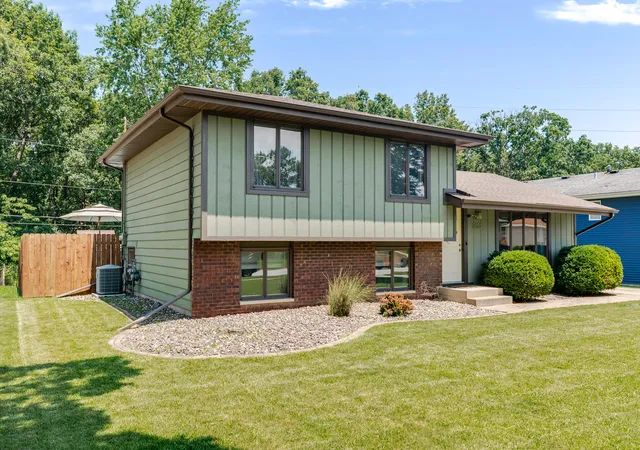 Photo 3 of Single family home for sale at 7072 W 82nd Court, Crown Point, IN 46307 | MLS# 846363 | Listing updated on 2026-10-05