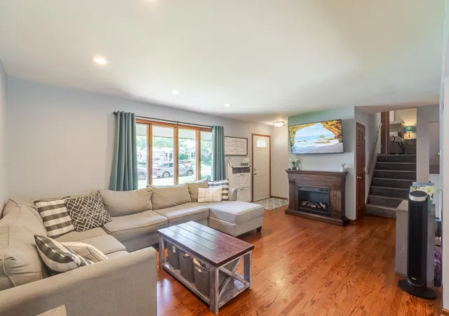 Photo 3 of Single family home for sale at 7072 W 82nd Court, Crown Point, IN 46307 | MLS# 846363 | Listing updated on 2026-10-05