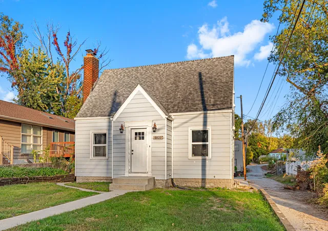 Photo 3 of Single family home for sale at 1021 N Sullivan St, Gary, IN 46403 | MLS# 846910 | Listing updated on 2026-10-20