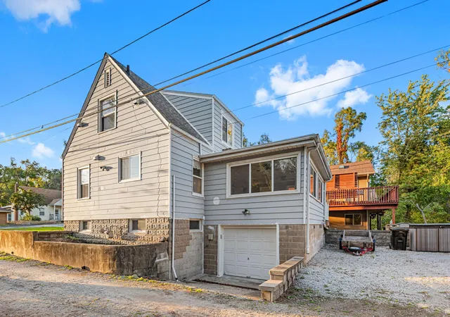 Photo 4 of Single family home for sale at 1021 N Sullivan St, Gary, IN 46403 | MLS# 846910 | Listing updated on 2026-10-20