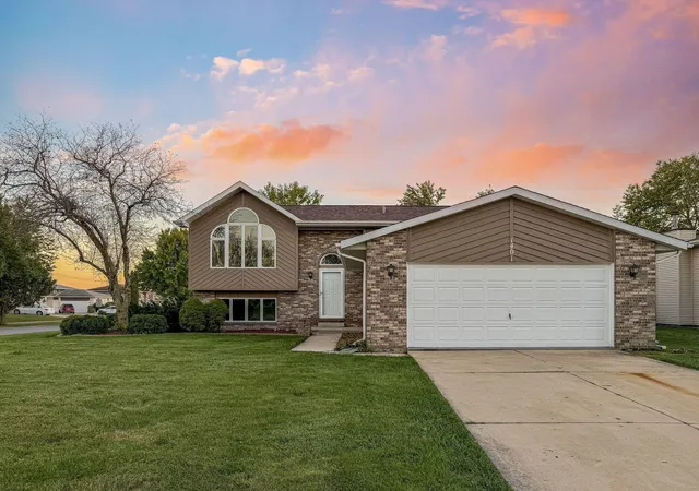 Photo 1 of Single family home for sale at 1401 W 97th Place, Crown Point, IN 46307 | MLS# 846696 | Listing updated on 2026-10-17