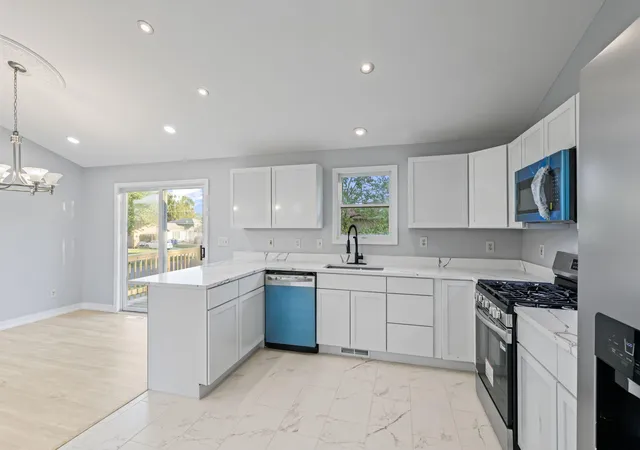 Photo 3 of Single family home for sale at 1401 W 97th Place, Crown Point, IN 46307 | MLS# 846696 | Listing updated on 2026-10-17
