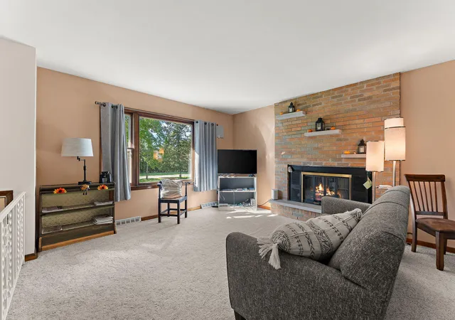 Photo 3 of Single family home for sale at 35 E 900 North, Chesterton, IN 46304 | MLS# 846493 | Listing updated on 2026-10-07