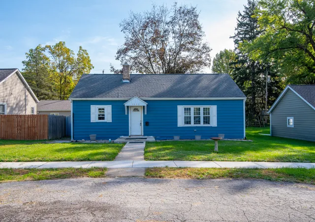 Photo 2 of Single family home for sale at 1012 Elmhurst St, Valparaiso, IN 46385 | MLS# 846746 | Listing updated on 2026-10-29
