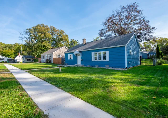 Single family home for sale at 1012 Elmhurst St, Valparaiso, IN 46385 | MLS# 846746