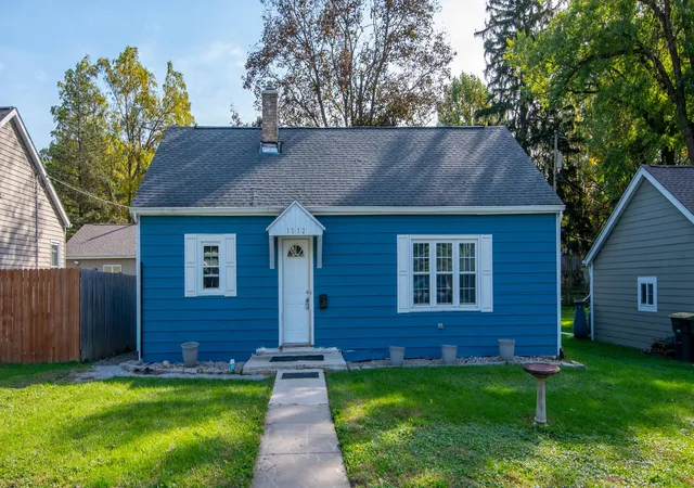 Photo 3 of Single family home for sale at 1012 Elmhurst St, Valparaiso, IN 46385 | MLS# 846746 | Listing updated on 2026-10-29