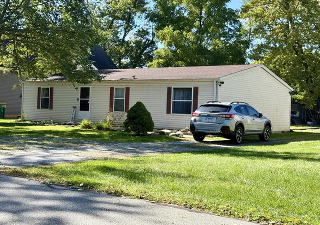 Single family home for sale at 7920 Independence St, Merrillville, IN 46410 | MLS# 846385