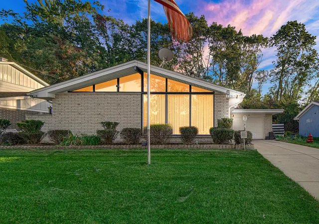 Single family home for sale at 8231 Hickory Ave, Gary, IN 46403 | MLS# 846383