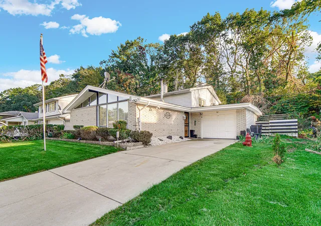 Photo 1 of Single family home for sale at 8231 Hickory Ave, Gary, IN 46403 | MLS# 846383 | Listing updated on 2026-10-27