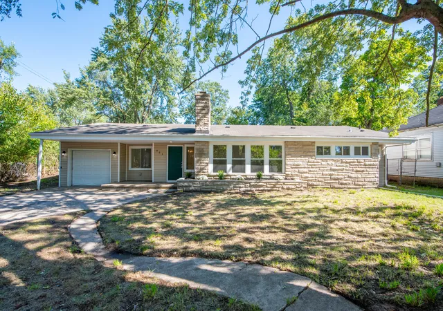 Photo 2 of Single family home for sale at 951 Wright St, Gary, IN 46404 | MLS# 846393 | Listing updated on 2026-10-06