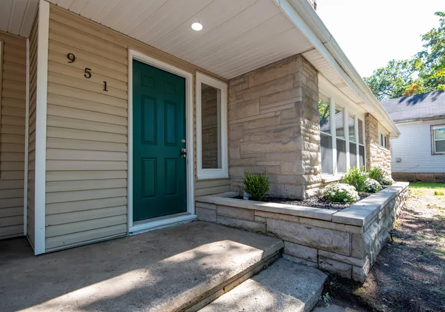 Photo 3 of Single family home for sale at 951 Wright St, Gary, IN 46404 | MLS# 846393 | Listing updated on 2026-10-06