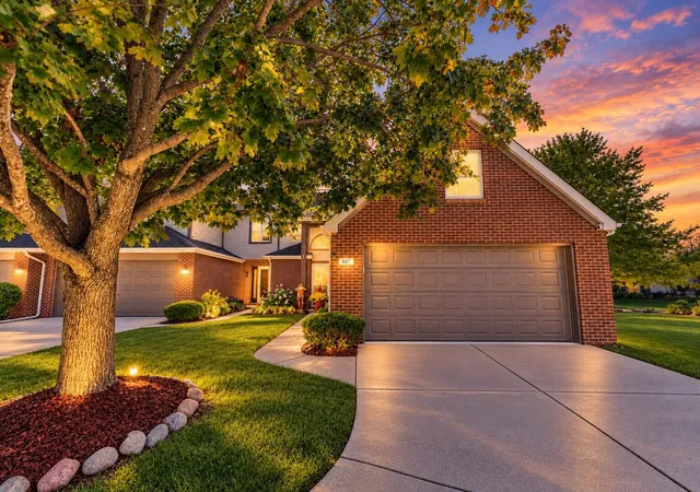 Photo 1 of Townhouse for sale at 607 W 93rd Court, Crown Point, IN 46307 | MLS# 846803 | Listing updated on 2026-10-23