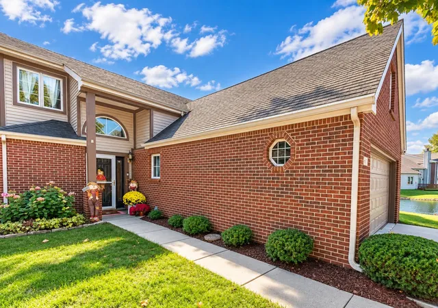 Photo 3 of Townhouse for sale at 607 W 93rd Court, Crown Point, IN 46307 | MLS# 846803 | Listing updated on 2026-10-23