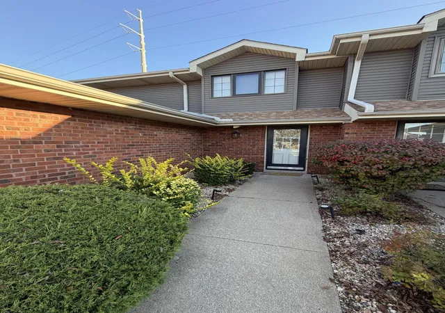 Photo 2 of Townhouse for sale at 8323 Fairbanks St #3d, Crown Point, IN 46307 | MLS# 846409 | Listing updated on 2026-10-07