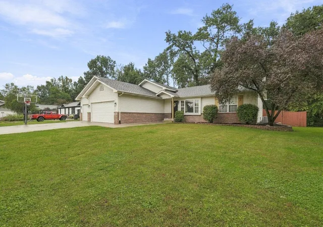 Photo 2 of Single family home for sale at 2340 Cedar Crk Cir, Portage, IN 46368 | MLS# 846472 | Listing updated on 2026-10-07