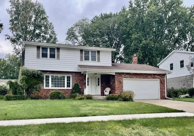 Photo 2 of Single family home for sale at 2505 Dorset Dr, Valparaiso, IN 46383 | MLS# 846410 | Listing updated on 2026-10-06