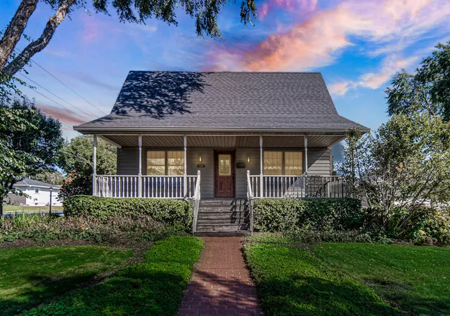 Photo 2 of Single family home for sale at 1447 N Woodlawn Ave, Griffith, IN 46319 | MLS# 846446 | Listing updated on 2026-10-07