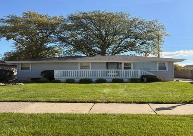 Photo 1 of Single family home for sale at 9851 Delaware Pl, Highland, IN 46322 | MLS# 846464 | Listing updated on 2026-10-07