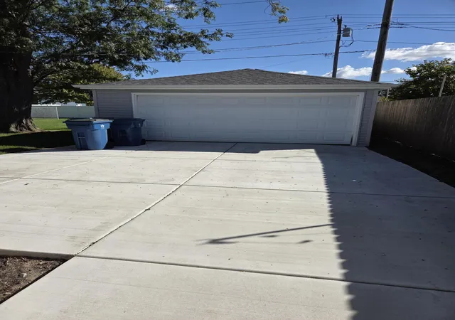 Photo 3 of Single family home for sale at 9851 Delaware Pl, Highland, IN 46322 | MLS# 846464 | Listing updated on 2026-10-07