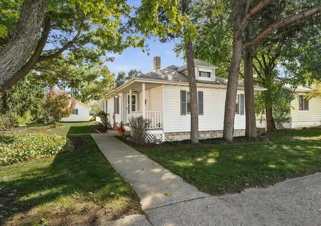 Photo 2 of Single family home for sale at 3309 Fairview Ave, Lake Station, IN 46405 | MLS# 846528 | Listing updated on 2026-10-08