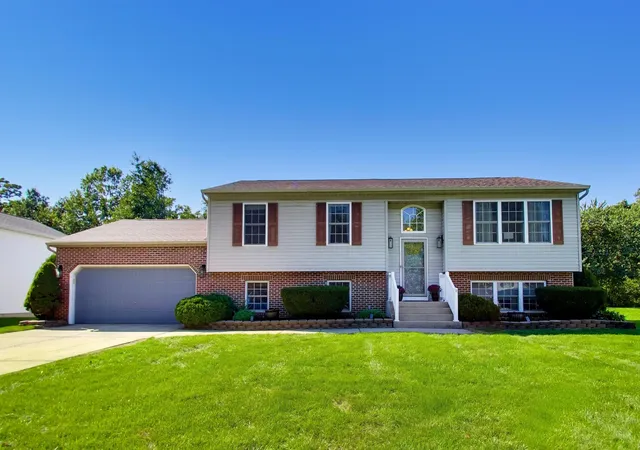 Single family home for sale at 1580 Eagle St, Chesterton, IN 46304 | MLS# 846510